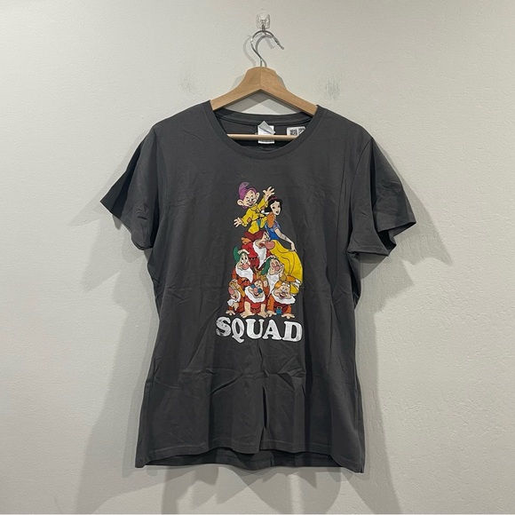 Disney Snow White & The Seven Dwarves Squad Goals Pile T-Shirt Sz Large - Picture 2 of 7